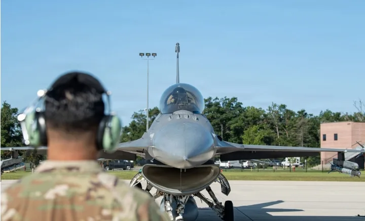 F-16’s to roar over Alpena’s Valor Game vs. Gaylord